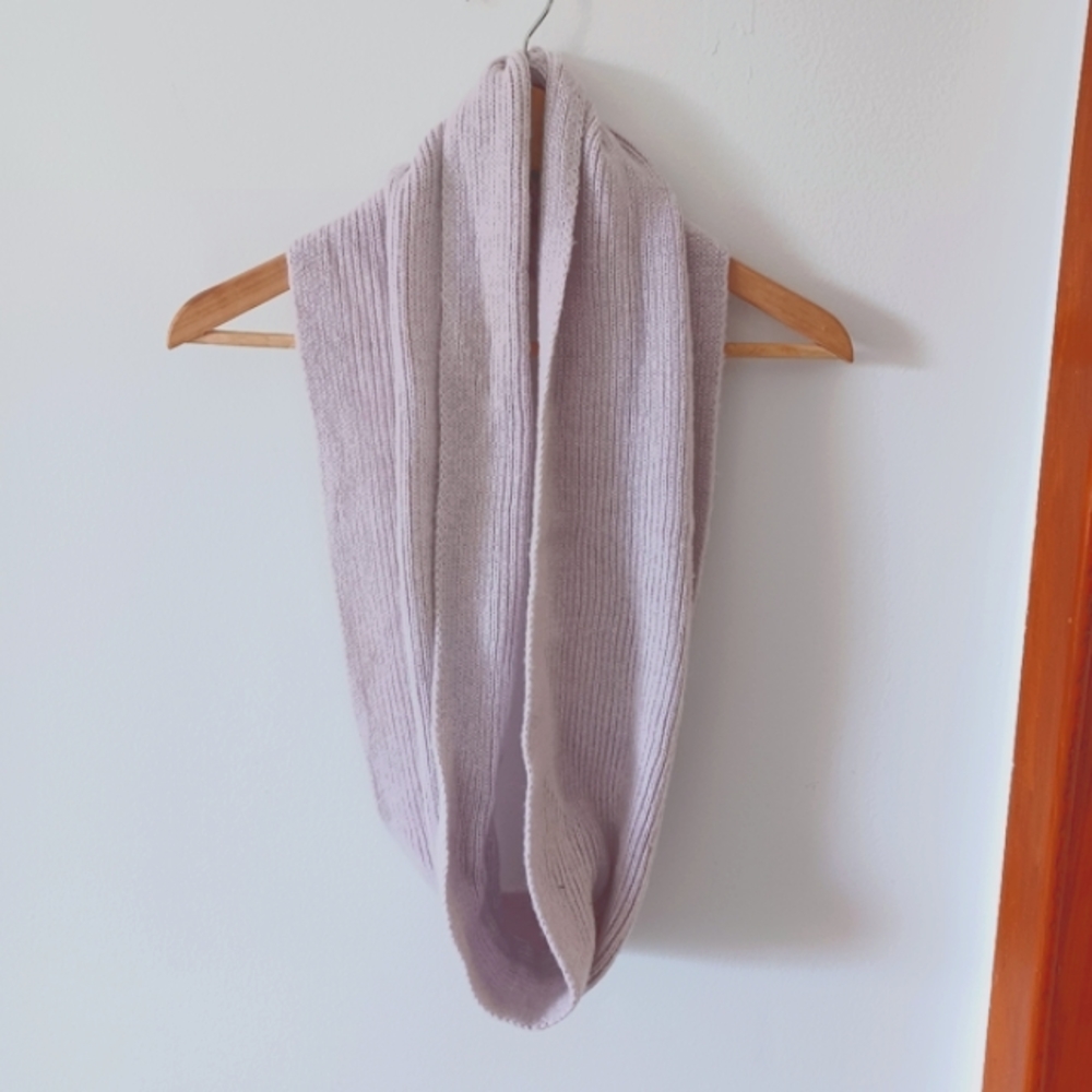 ⚡️SALE⚡️Lilac Circle Scarf